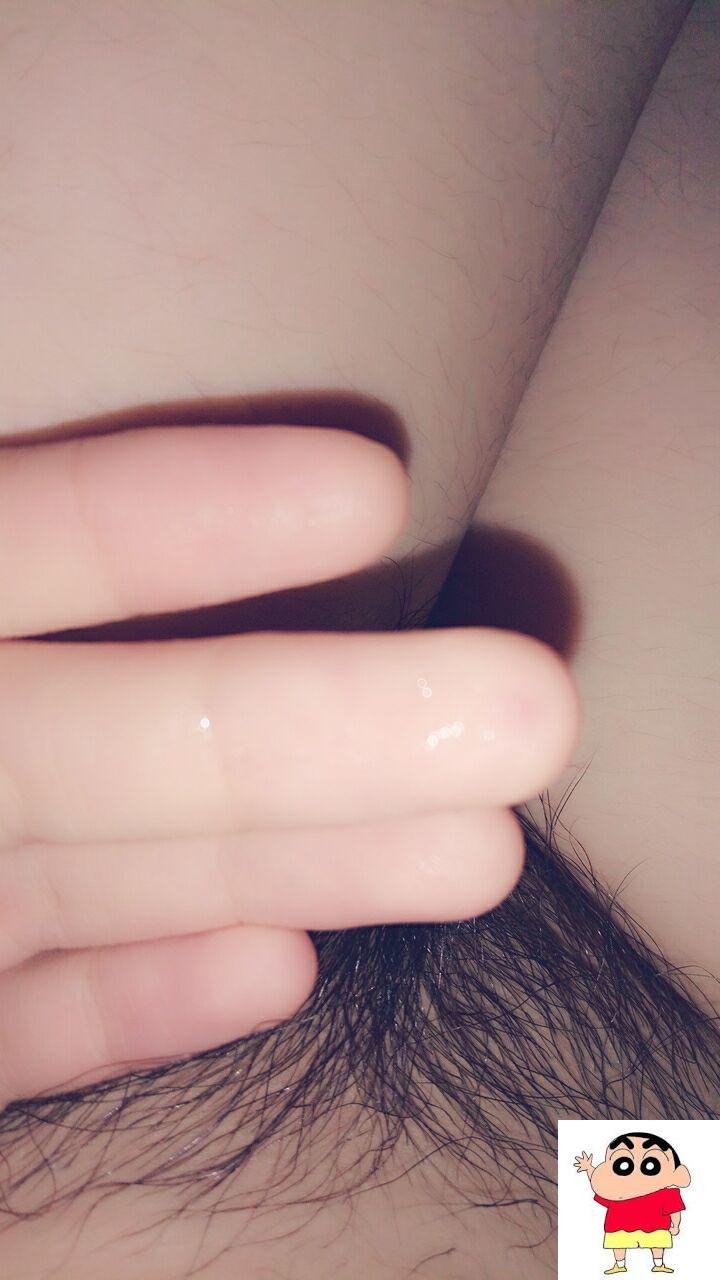 下了晚自习，嫩嫩的高中女同学边聊天边在床上诱惑我.. (10P)