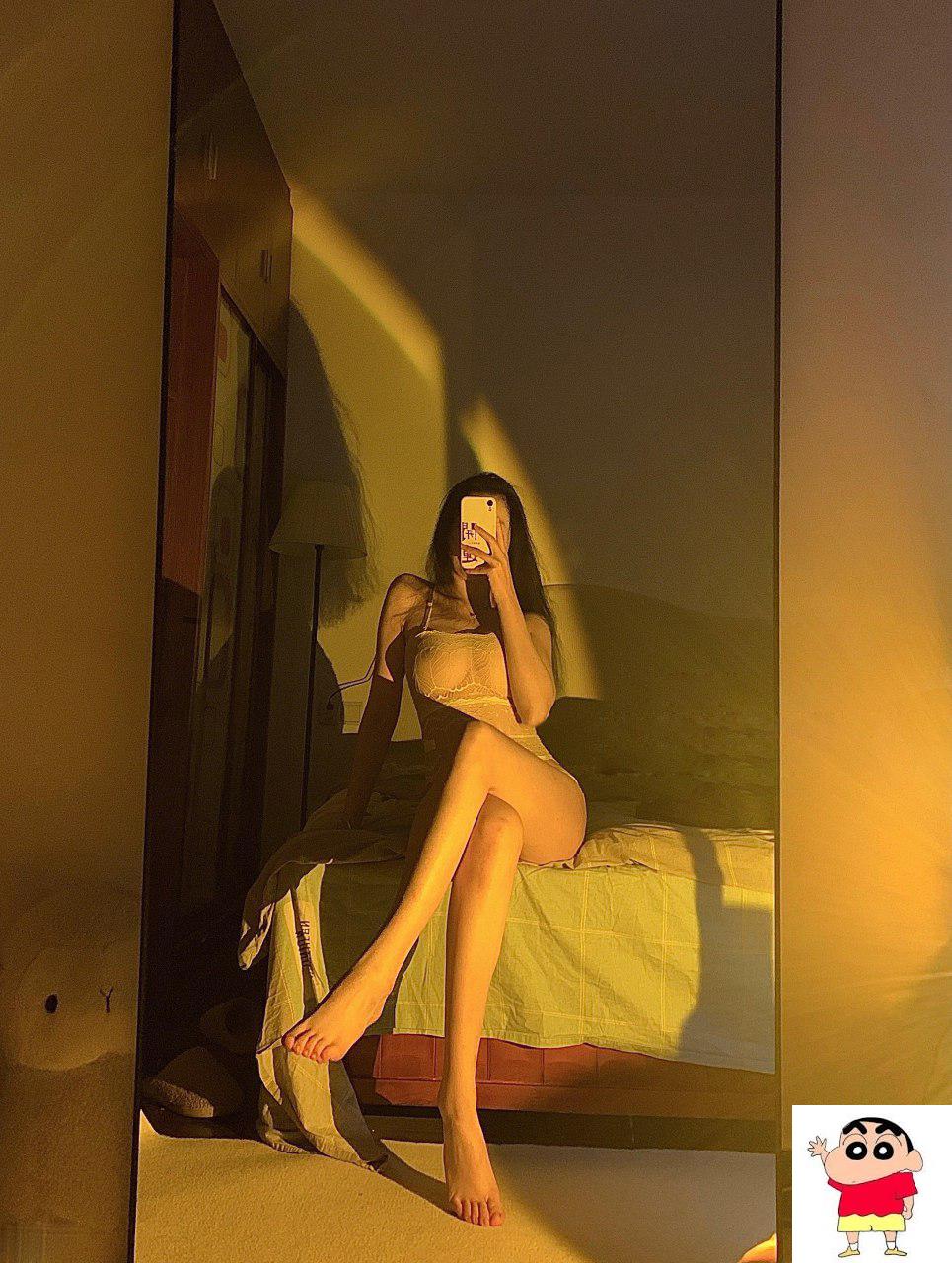 分享一个网调超爱对镜自拍的小母狗 (23P)