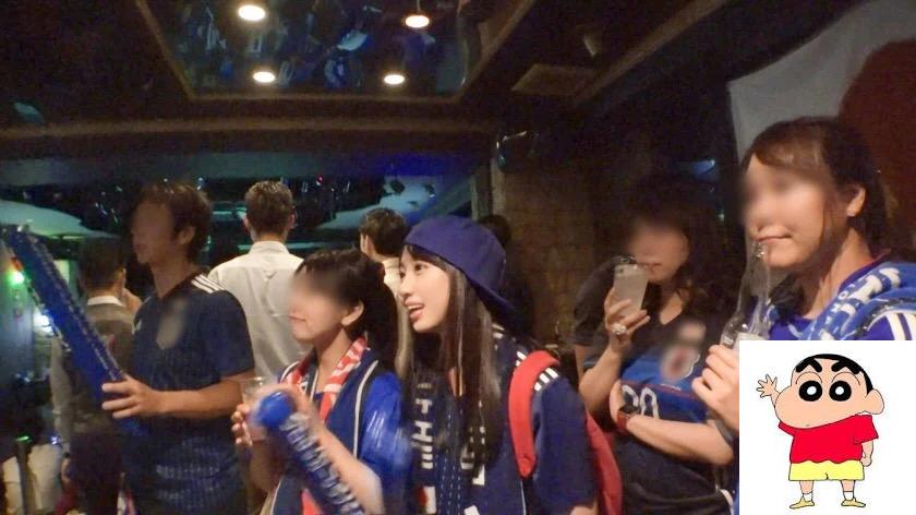 支持的球队胜利了，路上还勾引了一个小美女 (24P)