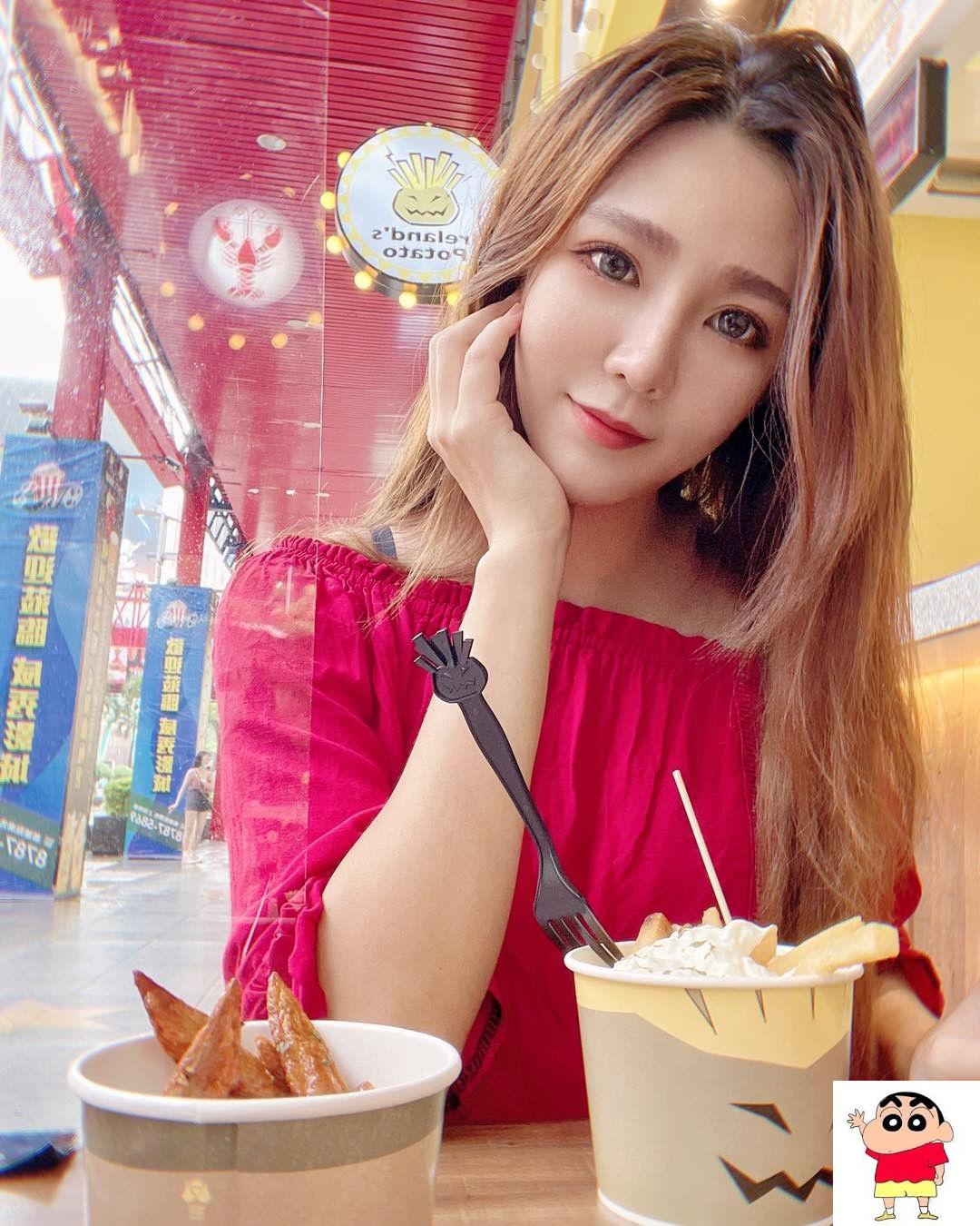 长髮妹子凯C 狂晒豪乳、蜜桃臀真是诱惑 (20P)