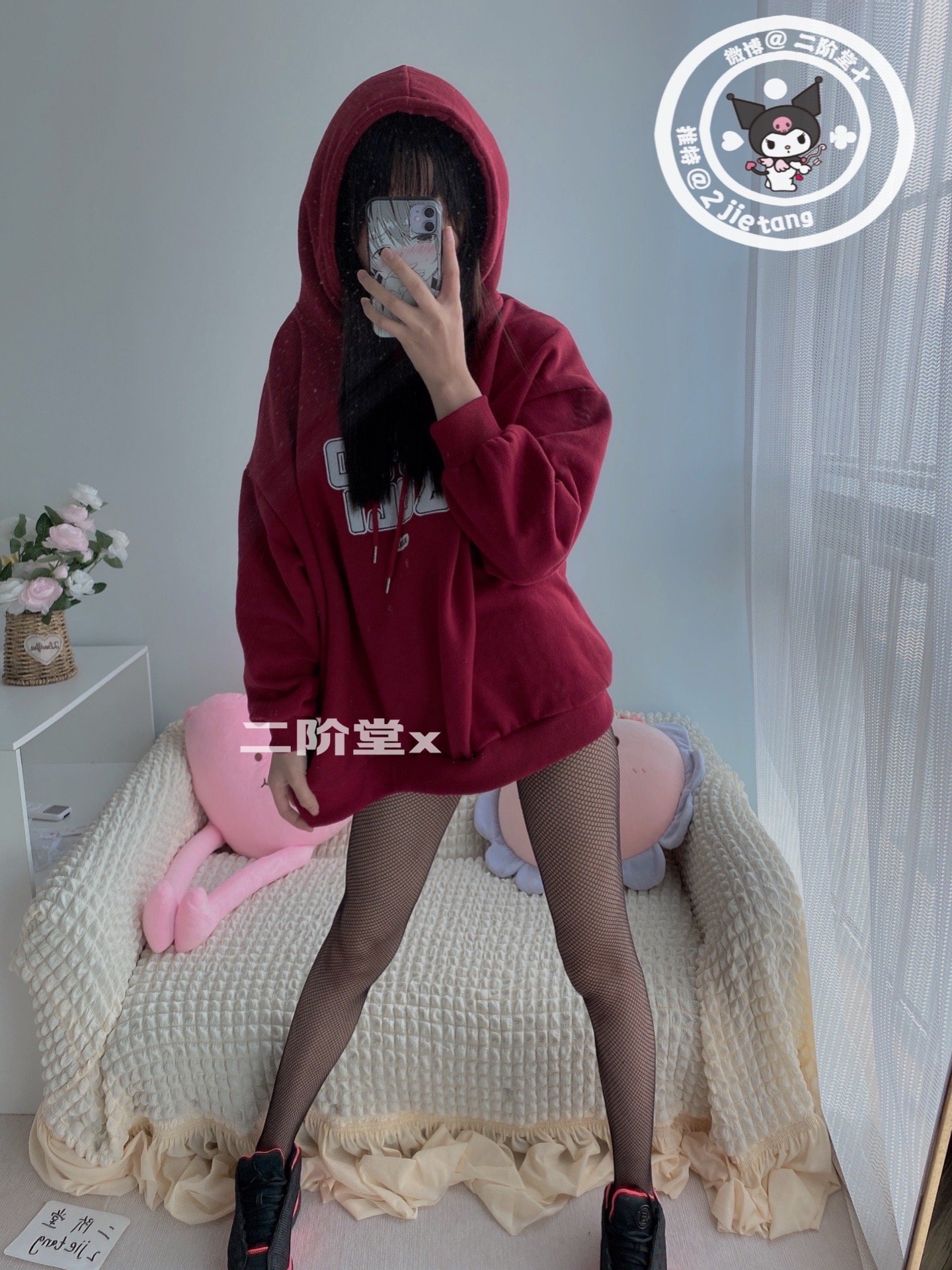 二阶堂宅绘子  红色外套