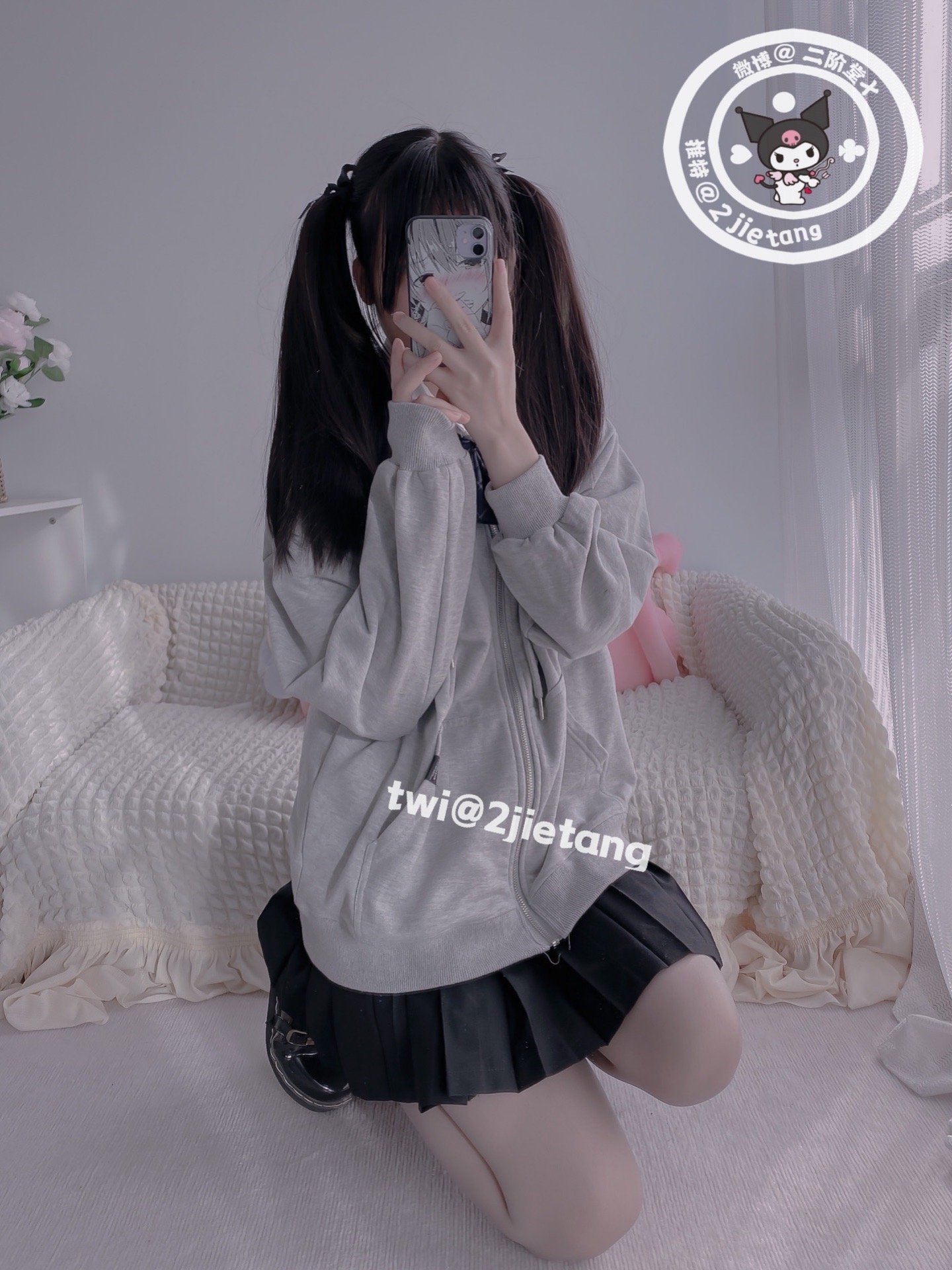 二阶堂宅绘子  灰色外套