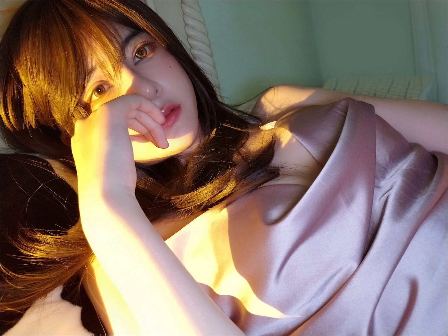 眼酱大魔王w 肉丝芋色睡裙